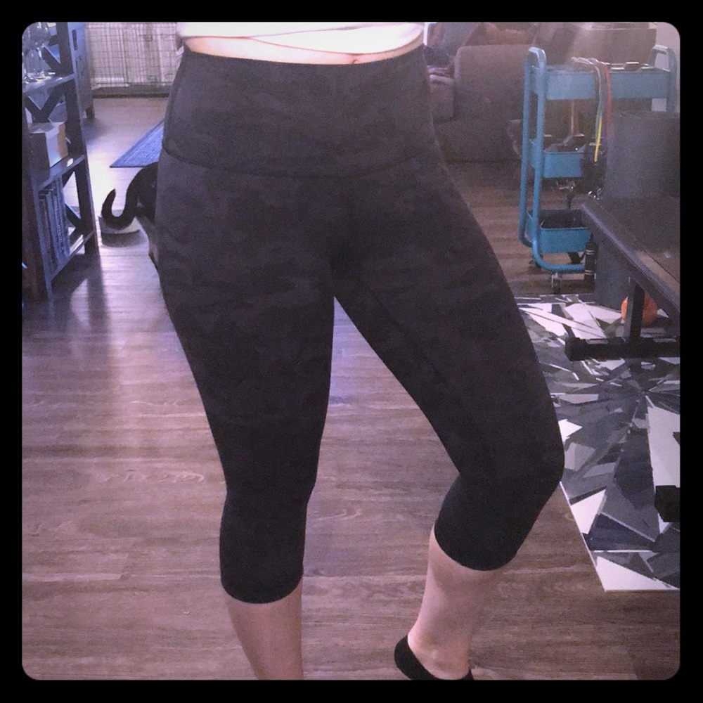 Cropped lululemon camp leggings
